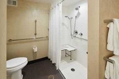 Holiday Inn & Suites Philadelphia W - Drexel Hill an IHG Hotel