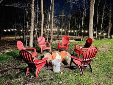 Cozy Cottage with Hot Tub! Family Friendly