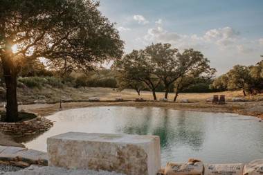 Hummingbird Haus - Hill country views on 20 acres with firepit