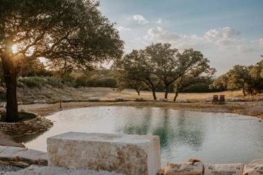 The Roost Farmhaus on 20 acres hill country view firepit swimming hole