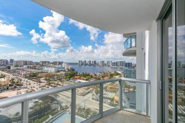 Ocean View Sunny Isles 2 bedroom at Marenas 19th