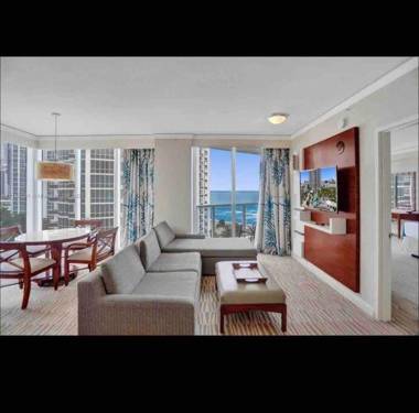 Trump Sunny Isles one bedroom suite+ kitchen.