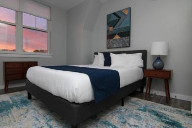 Luxury Apartment W Gym Steps From Commuter Rail #2013