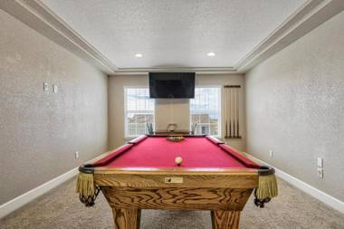 4BR Hot Tub Pool Table Ping Pong Foosball!