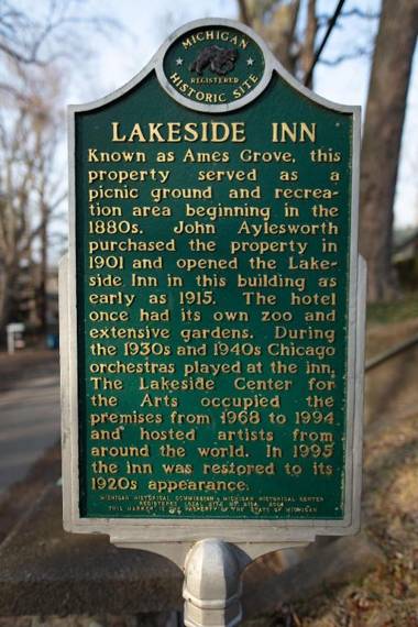 Lakeside Inn