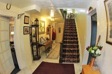 Glass Magnolia Bed & Breakfast