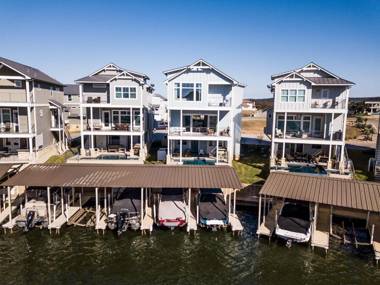 Lakeside Property with Temperature Control Pool on Lake LBJ