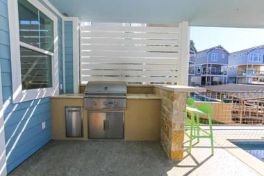 Lakeside Property with Temperature Control Pool on Lake LBJ