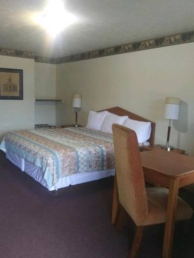 Whispering Creek Lodging & RV Resort