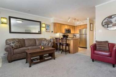 Wolf Creek Condo 306: Remodeled Vacation Condo - Powder Mountain Lodging