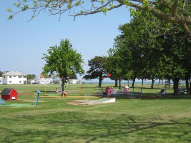 Virginia Landing Camping Resort Cabin 1