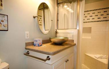 527 Sunsuite - Studio