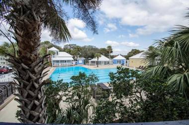 515 Sunsuite - Studio