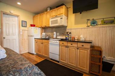 515 Sunsuite - Studio