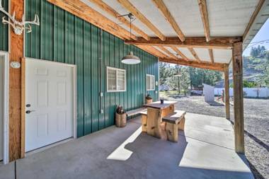 Unique Country Farmhouse Near Lake Roosevelt