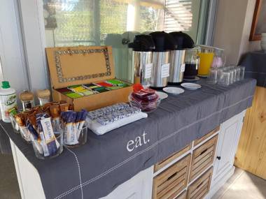 Undarius Hotel (exclusively gay men)