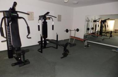 Edificio Parquemar Center FRENTE AL MAR piso 8 LOS DEDOS Garage y amenities