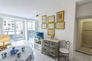 Apto cómodo y funcional en la mejor ubicación! Puerto y playas a pie.