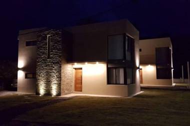 HORNEROS Moderna Casa a metros de la playa San Francisco