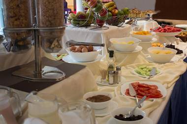 Regency Way Montevideo Hotel