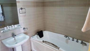 City Line Boutique Hotel