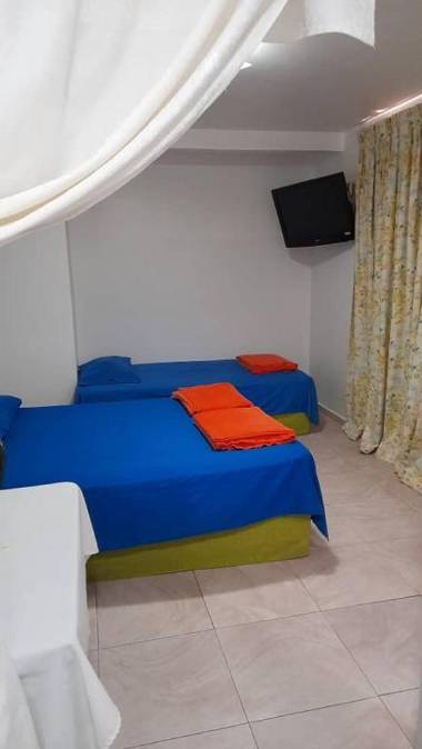 Habitación Equipada en Posada Villa Mayo a 5 minutos de Playa Parguito