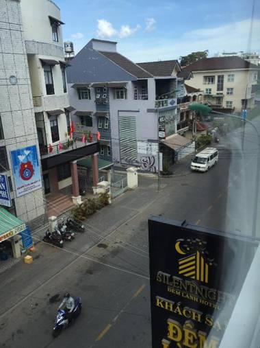 Silent Night Dem Lanh Hotel