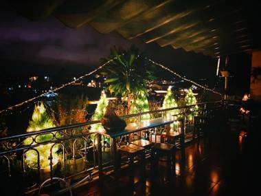 Nhà của Người và Ta