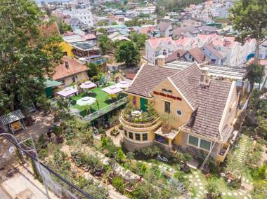 Biệt Thự Cổ - Homestay Khu Vườn Hoàng Gia