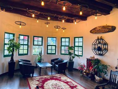 Biệt Thự Cổ - Homestay Khu Vườn Hoàng Gia