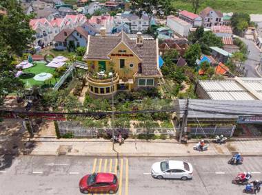 Biệt Thự Cổ - Homestay Khu Vườn Hoàng Gia