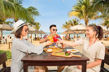 Holiday Beach Danang Hotel And Resort