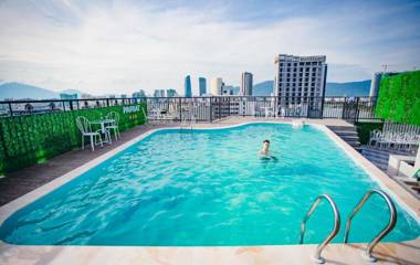 Pariat River Front Hotel