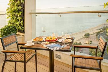 Paris Deli Danang Beach Hotel