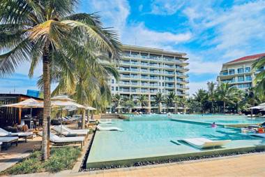 EmblemSea Luxury Villas few steps to the Danang beach