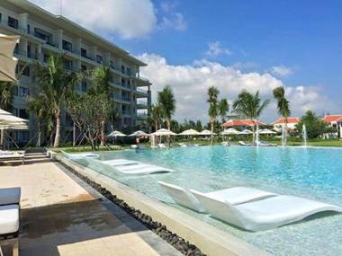 One Bedroom Apartment with Sea View