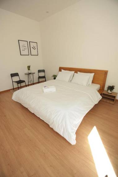 Ben Villa-3' walk to My Khe Beach.