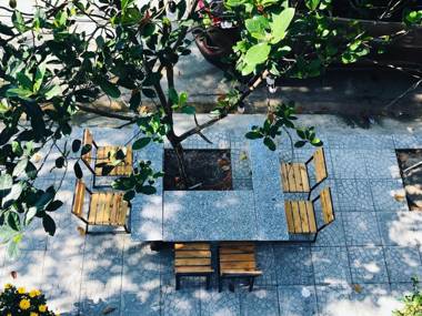 Local White House - Ecofriendly Homestay