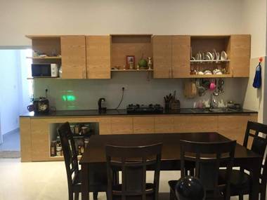 Local White House - Ecofriendly Homestay