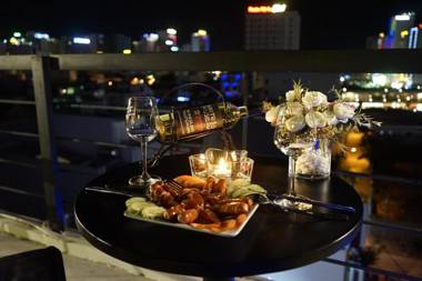 Oasis Hotel & Apartment