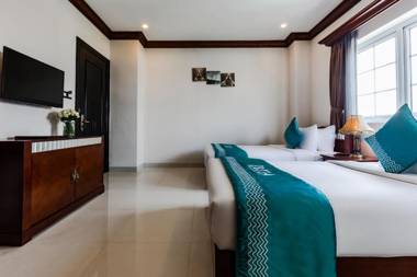 Ibiza Riverfront Hotel