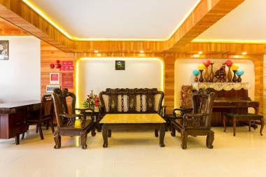 OYO 119 Sunshine Beach Hotel