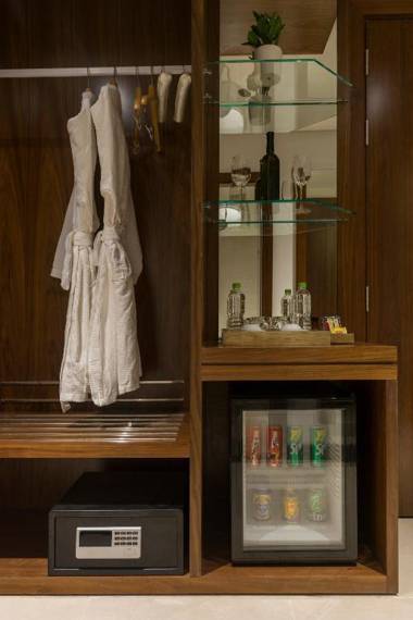 Maximilan Danang Beach Hotel