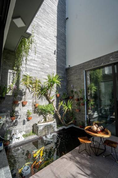 Balcony Studio 500m to BEACH-GARDEN-KOI FISH POND
