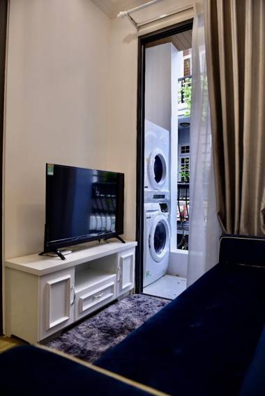 NEW- LUXURY 2 BEDROOM APARTMENT IN CITY CENTER- 3A