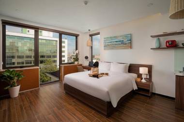 Dragon View Riverfront Hotel