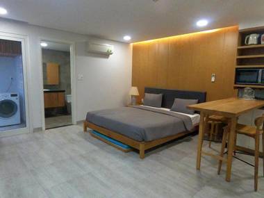 Dawn Apartment by RentalFM