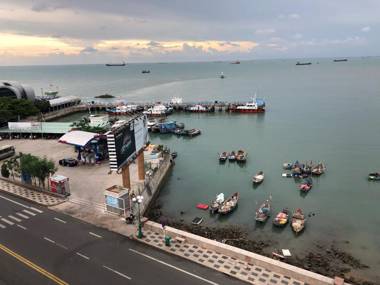 Joi Front Beach Hotel