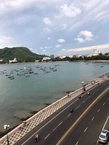 Joi Front Beach Hotel