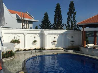 Nancy Sea Light Villa